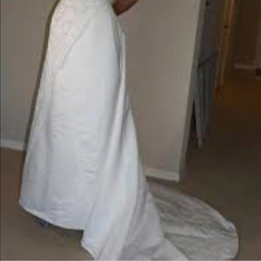 Wedding dress - Picture 2 of 8